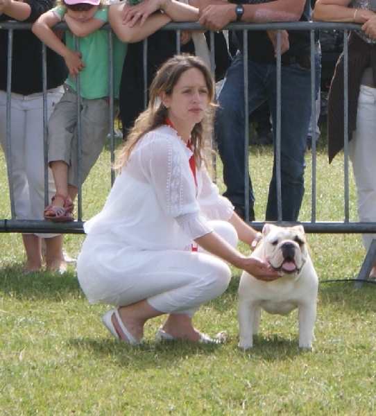 CH. Regina floria Dyskretny urok burzuazji - Meilleur puppy