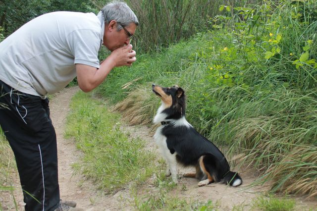 Publication : White And Black Blue Auteur : Espigarez Christine