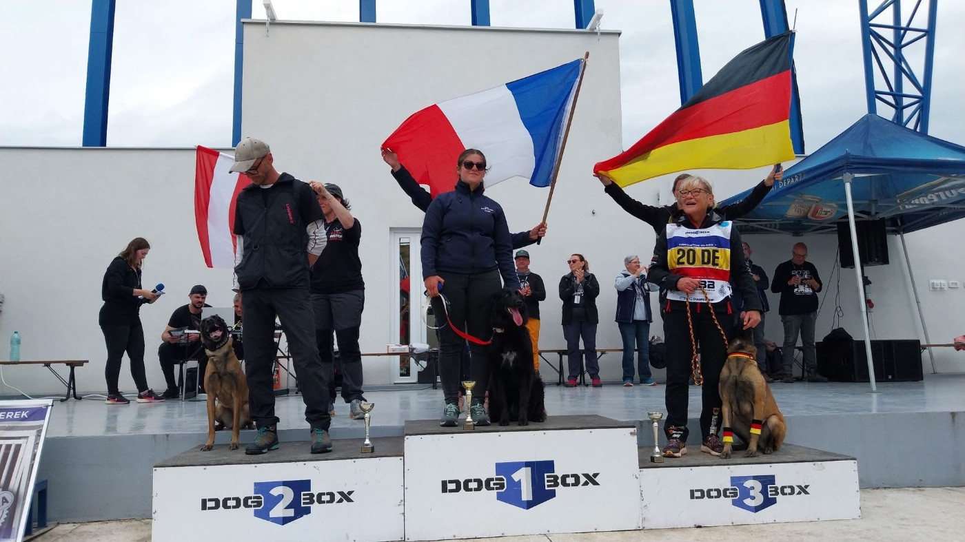 Um-pact imminent Des Abîmes Ardents - 292 1ere/12 TITRE : CHAMPIONNE DU MONDE