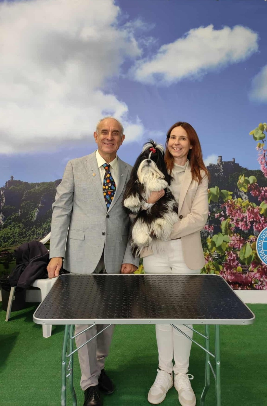 CH. Vogue's new égérie De l'encre de chine - 1er excellent, CACIB Jeune, meilleur jeune, meilleur du sexe opposé à 12 mois !