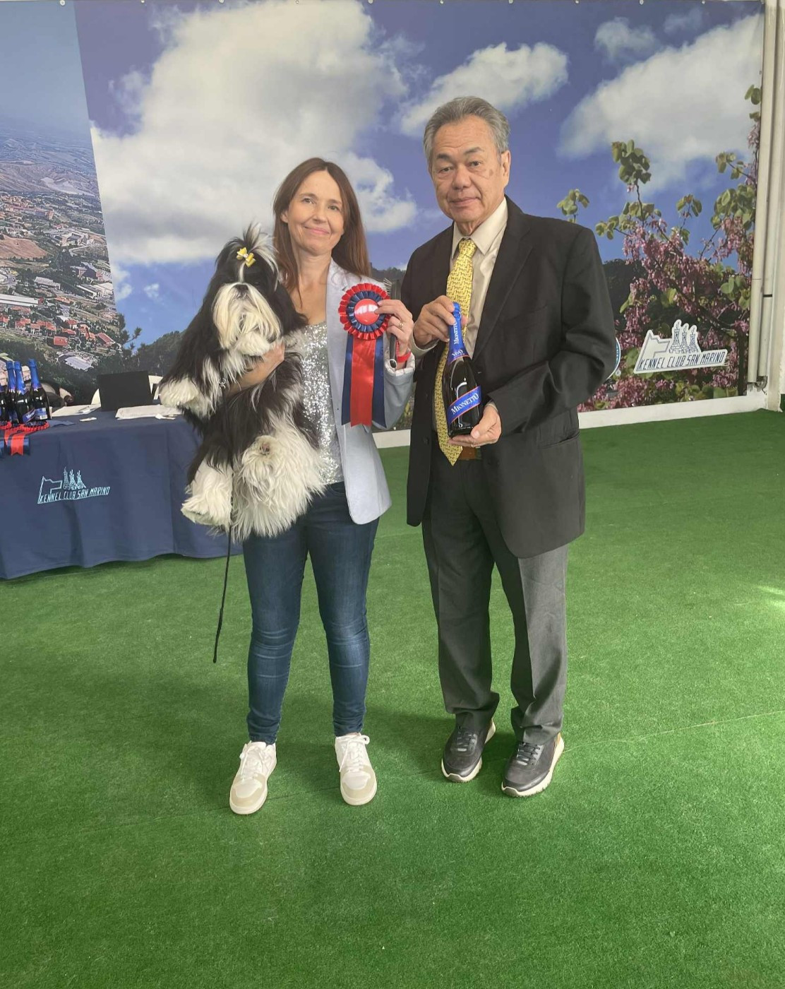 CH. Vogue's new égérie De l'encre de chine - 1 er Excellent, meilleur Jeune, Meilleur de race à 12 mois !